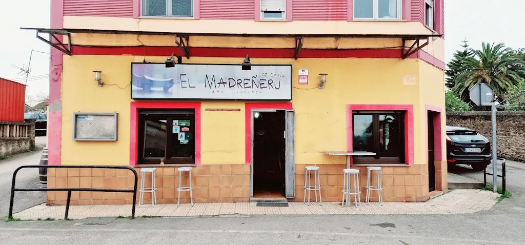 El Madreñeru_Llanera_slider_image_1