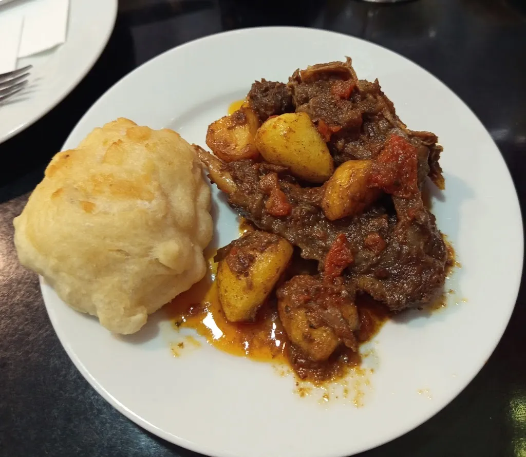 Gejan Blanco_Luneo Gastrobar_Llanera_review