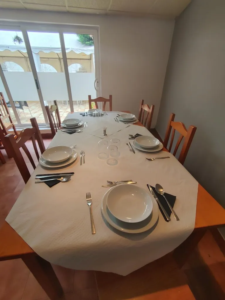 Luneo Gastrobar restaurant in Llanera