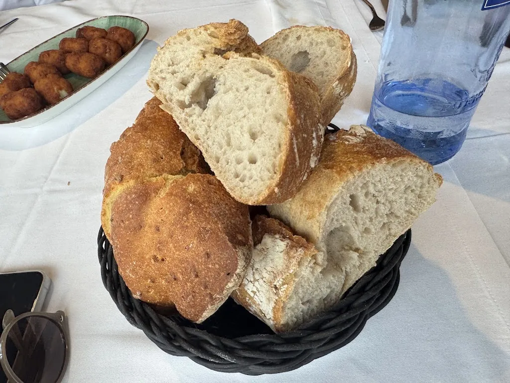 Pedro I. M._Cafeteria Restaurante Golf_Llanera_review