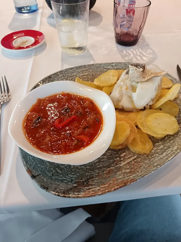 Cecilio Orduña_Cafeteria Restaurante Golf_Llanera_review