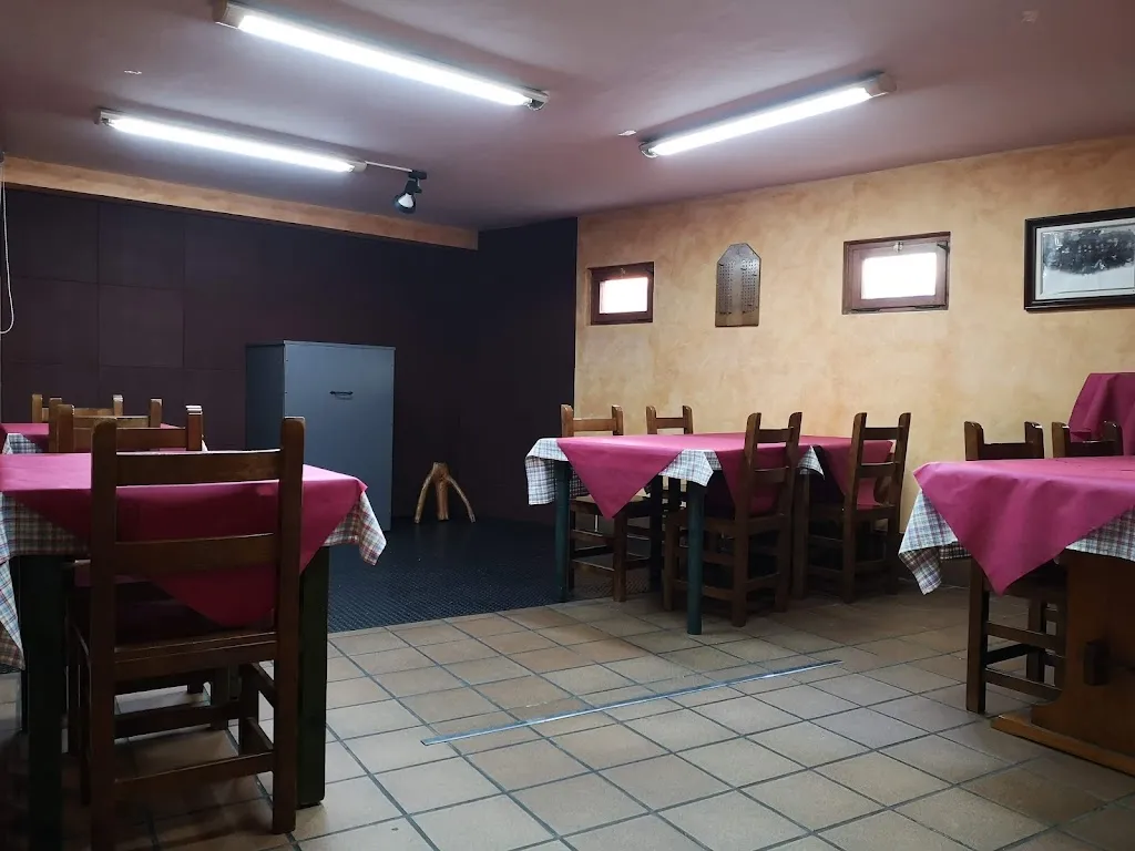 Sidrería La Llera restaurant in Llanera