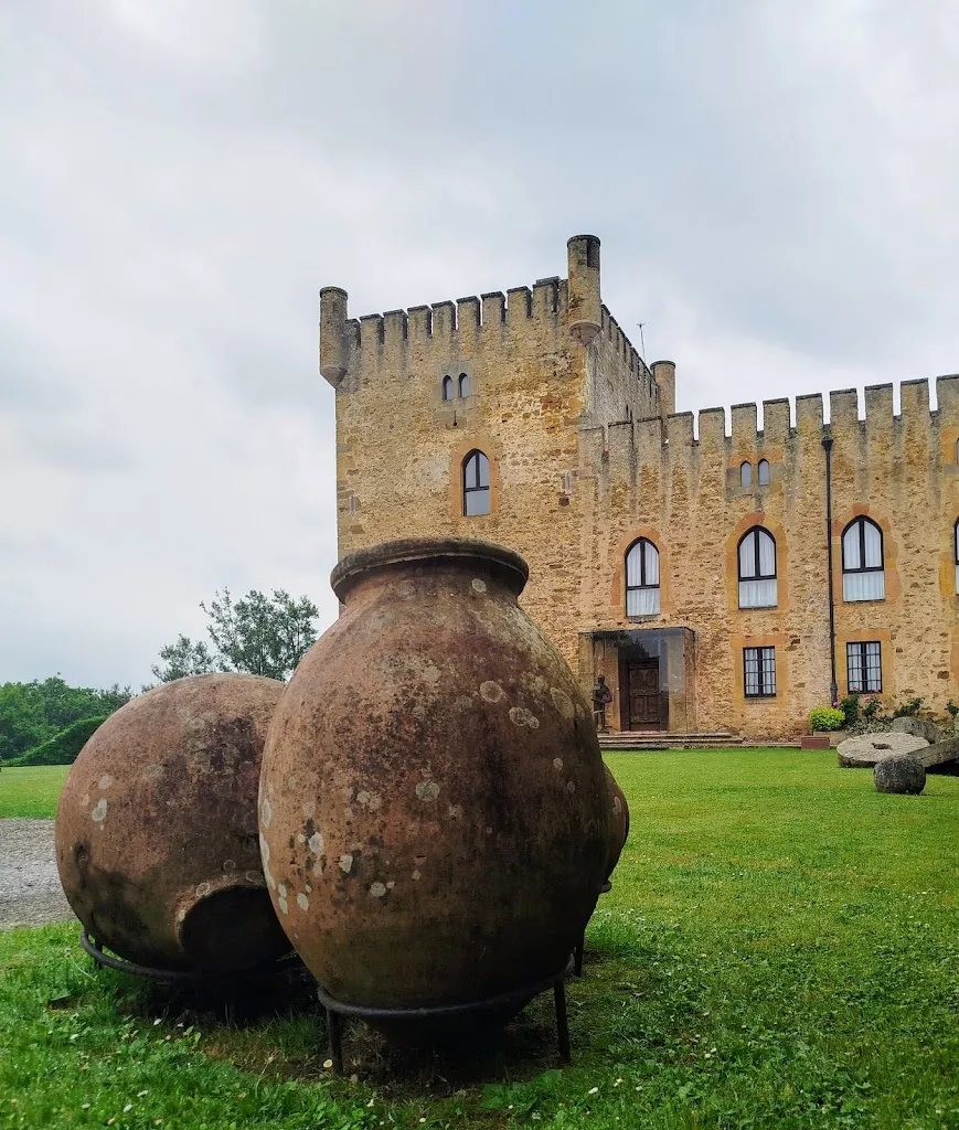 Coke_Castle restaurant San Cucao_Llanera_review