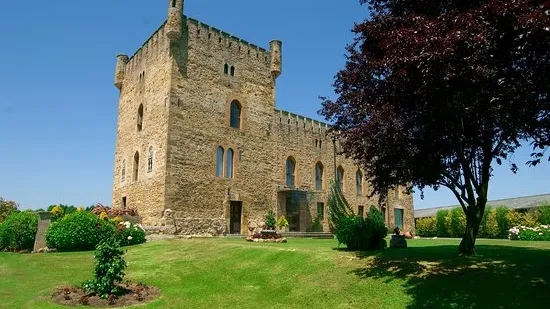 Castle restaurant San Cucao restaurant in Llanera