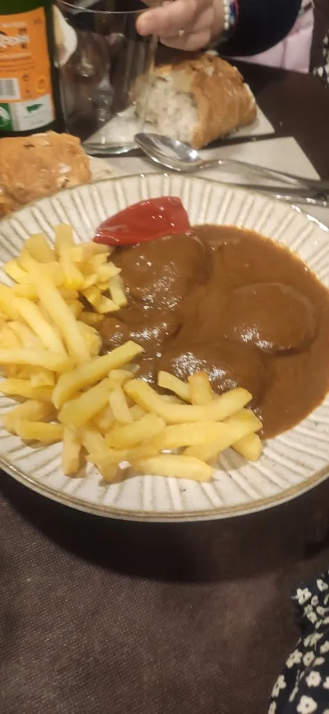 Miguel Álvarez Rodriguez_Ferroñes casa luis_Llanera_review