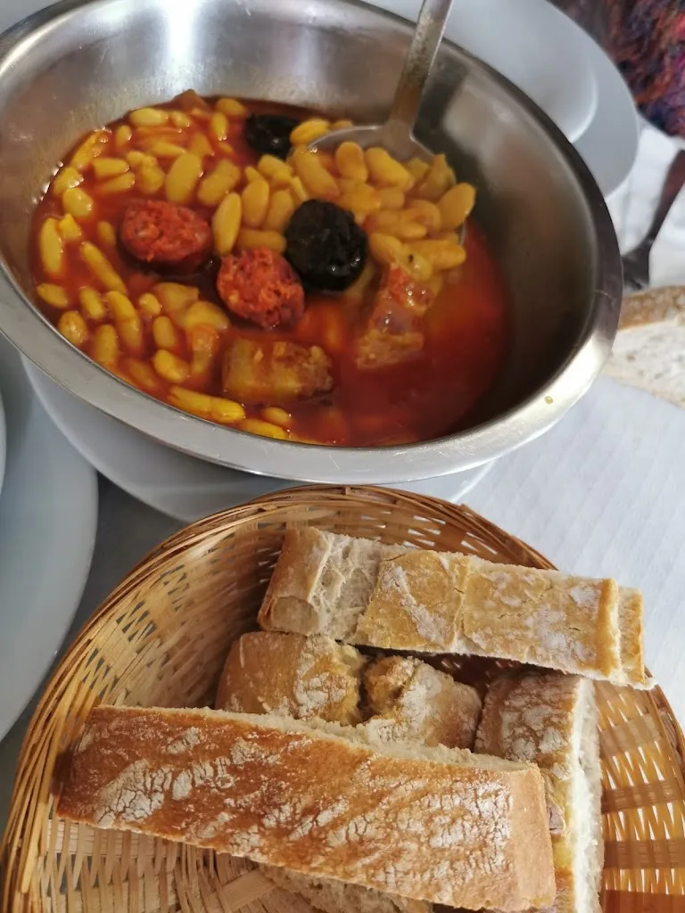 Yolanda Ramiro larburu_La Venta del Gallo_Llanera_review