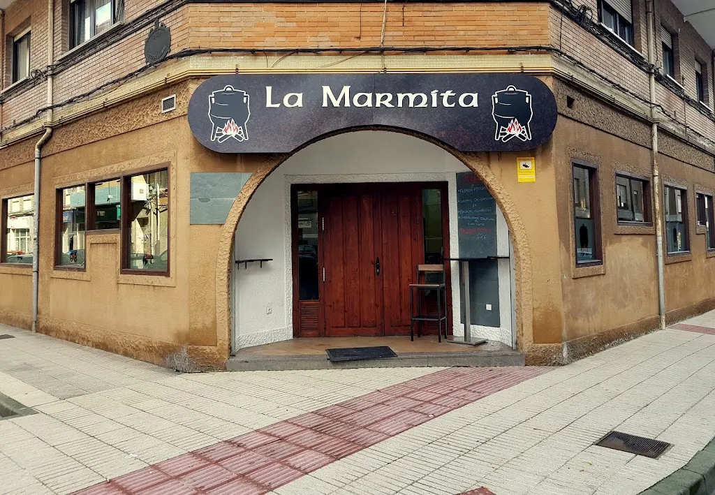Restaurante La Marmita restaurant in Llanera