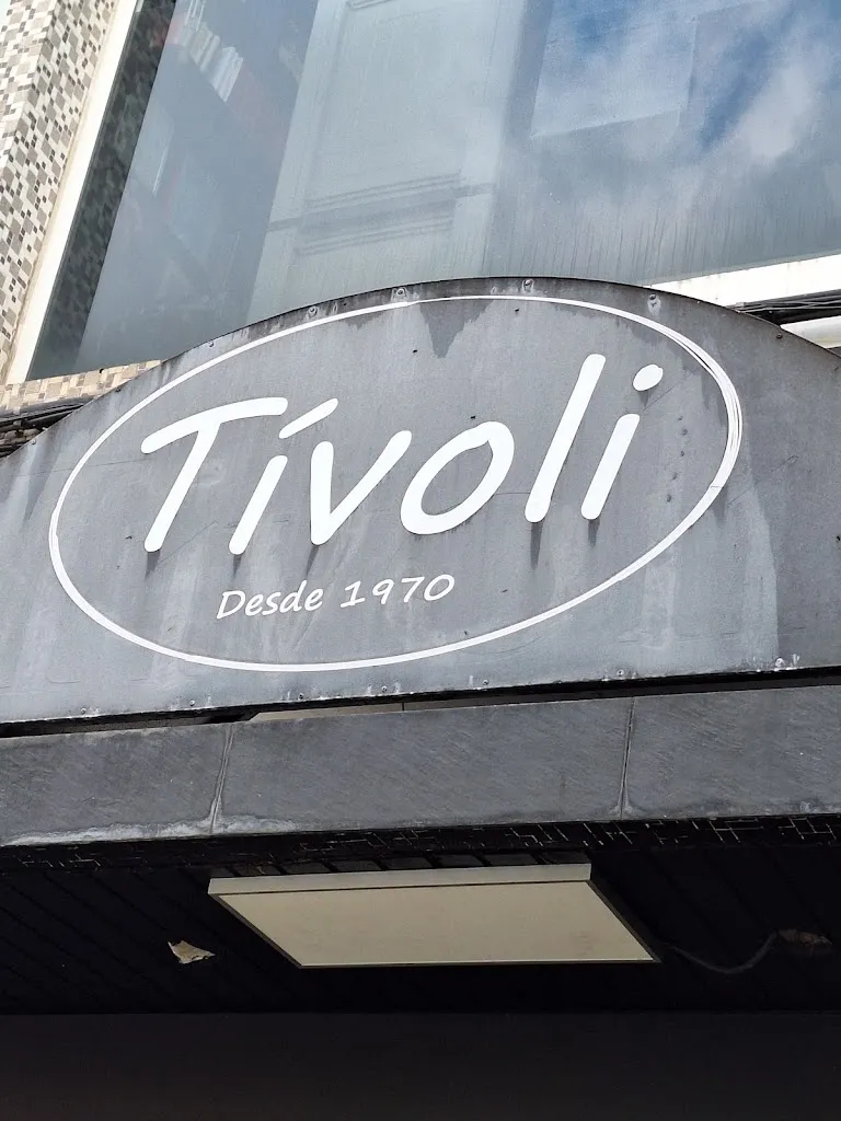 Evy Crizsan_TÍVOLI_Fene_review