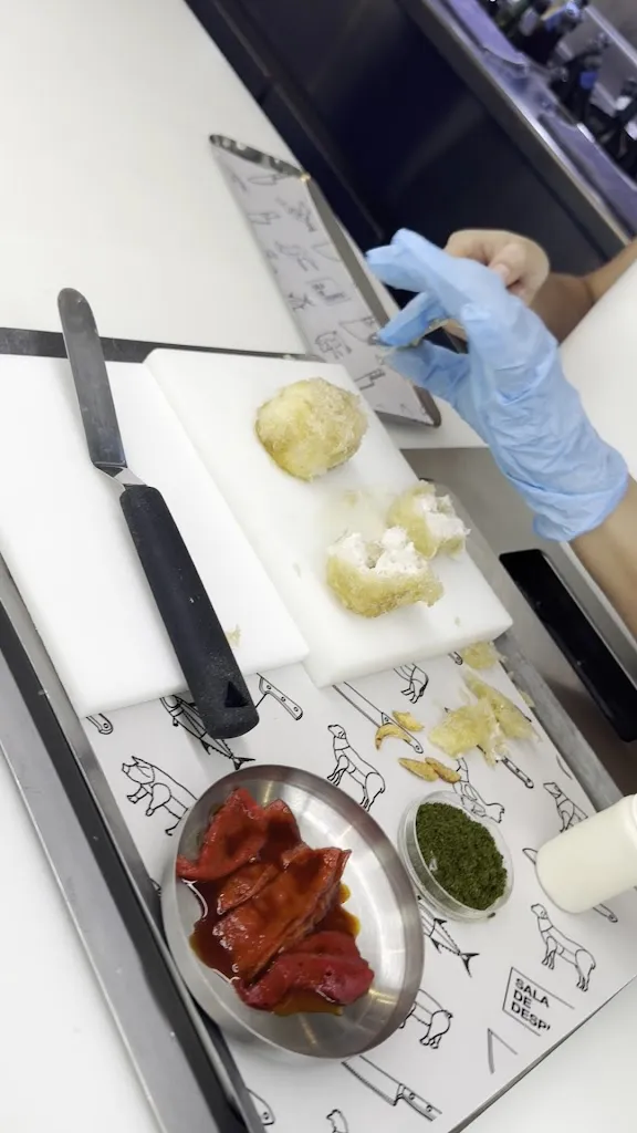 Salim Ali Khan_Sala de Despiece 2_Salas_review