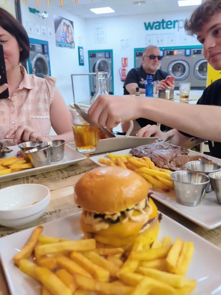 Carlos González Trujillo_Sala de Ahumados_Salas_review