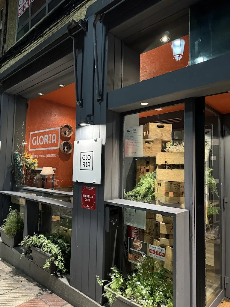 Amy Higgins_Gloria - Esther y Nacho Manzano_Oviedo_review