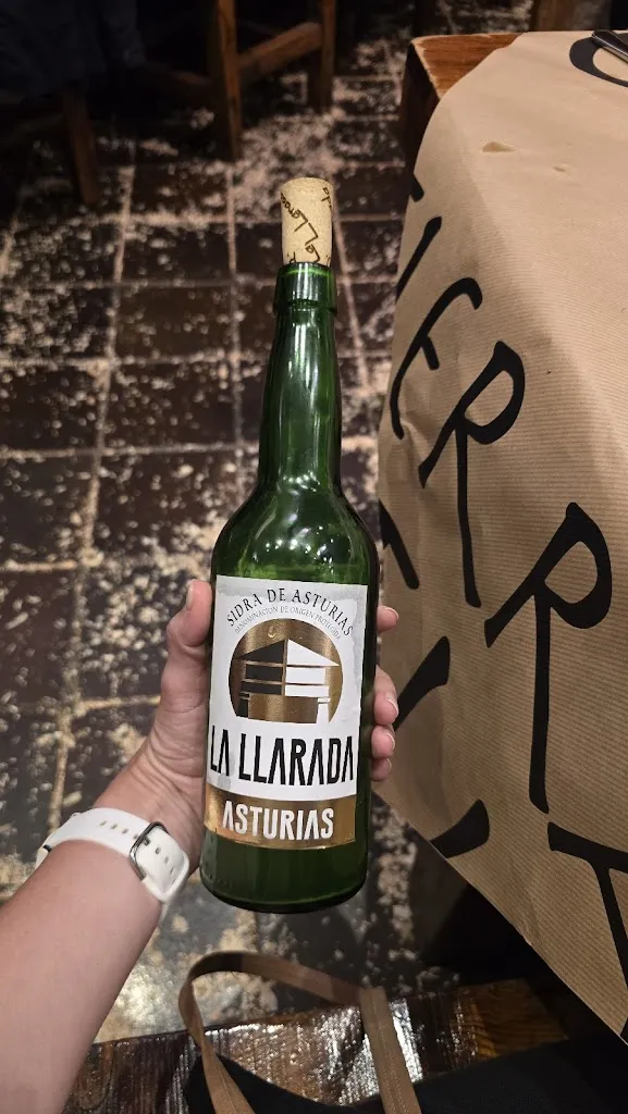 Nadia Kontovska_Sidrería Tierra Astur Gascona_Oviedo_review