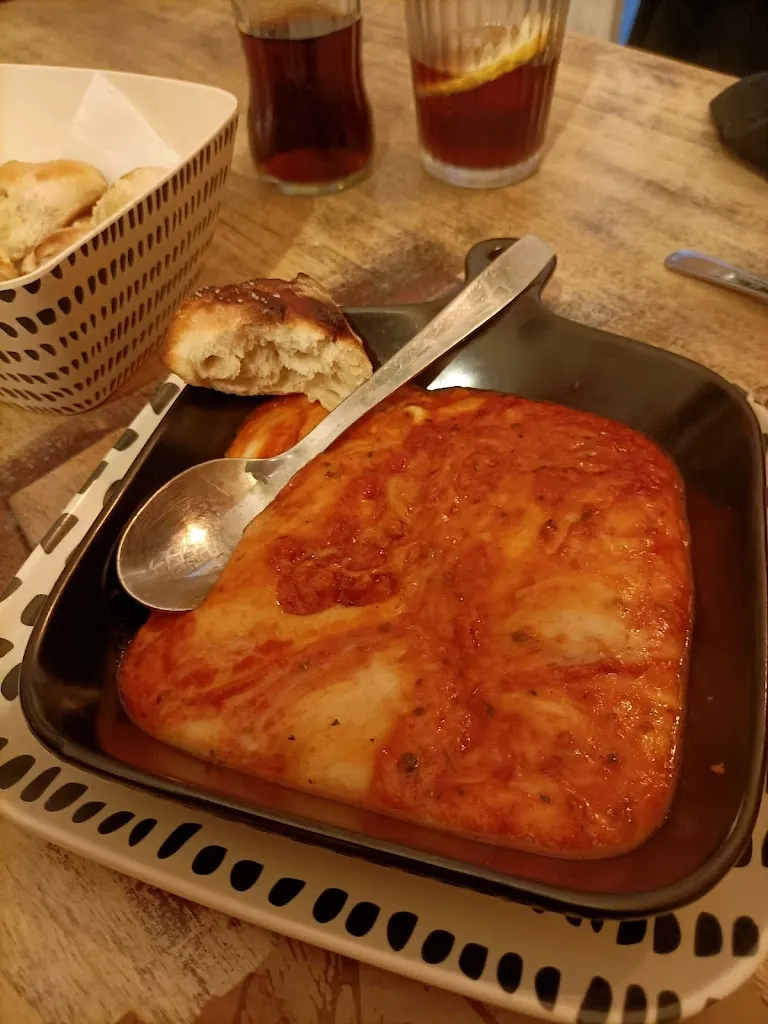 R. Sommer_Maruzzela Trattoría Pizzería - Restaurante Italiano_San Martín del Rey Aurelio_review