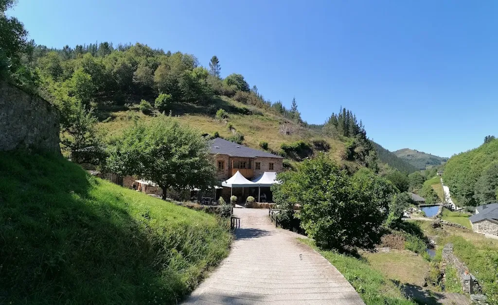 Richard Davidson_L'Auga_San Martín de Oscos_review