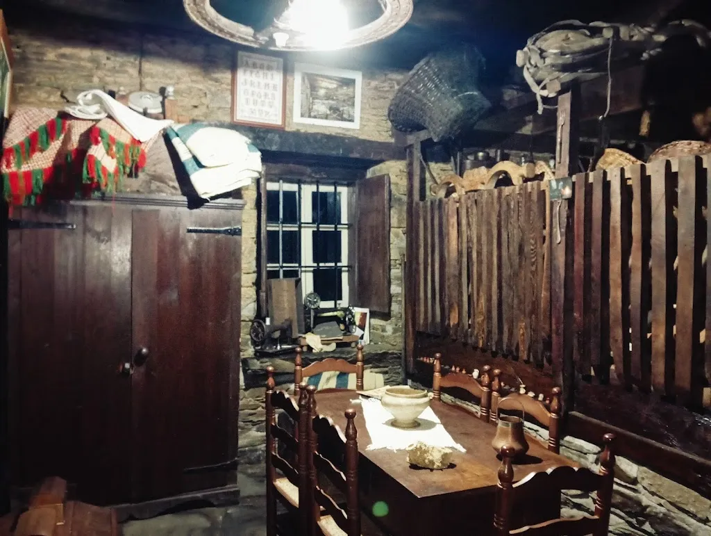 Meson Taberna La Cerca_San Martín de Oscos_slider_image_1