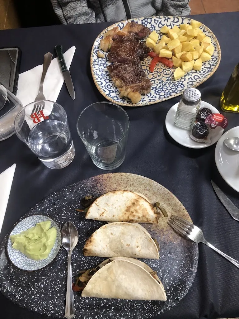 Dora Milena Mejia_Albergue - Bar - Restaurante de Saliencia_Somiedo_recensione