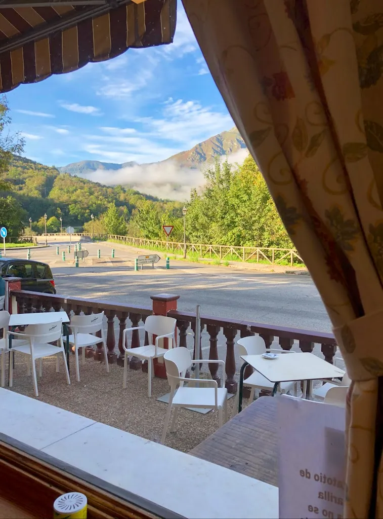 Restaurante parrilla "El Balcón de Redes" restaurant in Sobrescobio