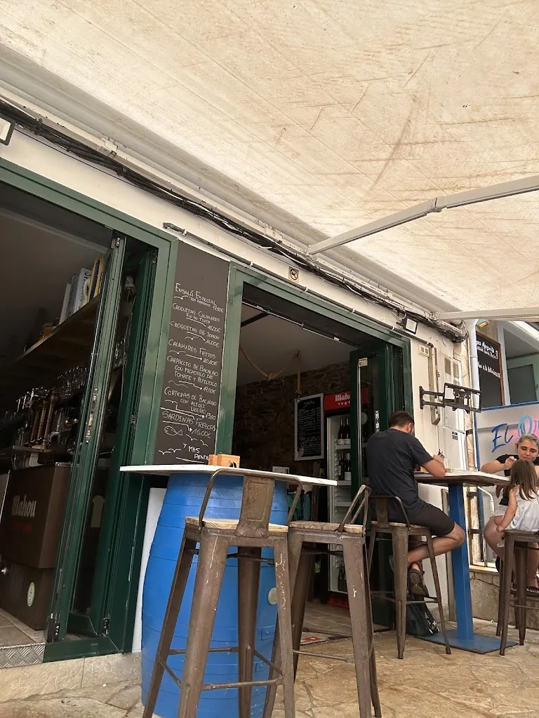 david garcía coll_El Muelle_Tapia de Casariego_review