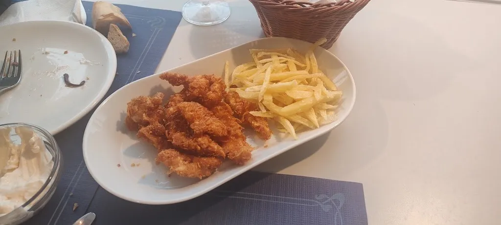 Luisi Venero_El Muelle_Tapia de Casariego_review