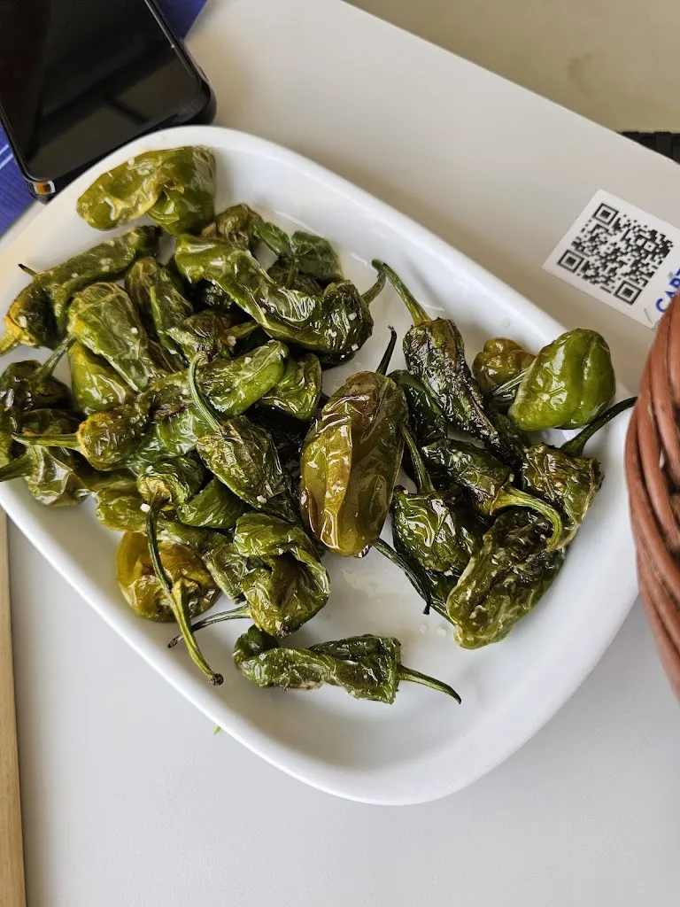 Eva Fromme-Klute_El Muelle_Tapia de Casariego_review