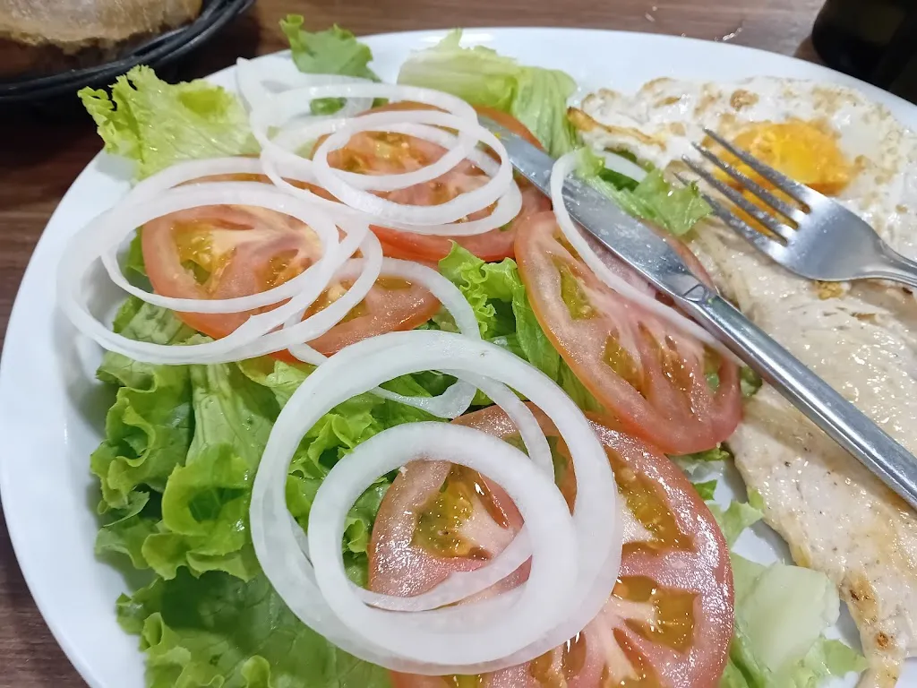 Paqui soto_Bar A Menos Cuarto_Tapia de Casariego_avis