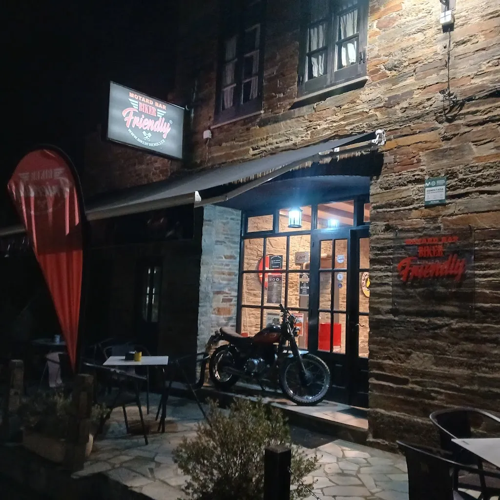 Marcel_Motard Bar Biker Friendly_Villanueva de Oscos_review