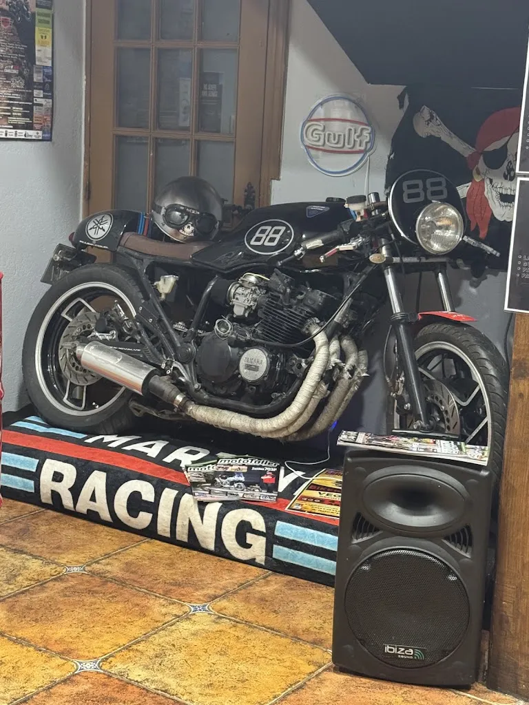 Julio Salgado_Motard Bar Biker Friendly_Villanueva de Oscos_review