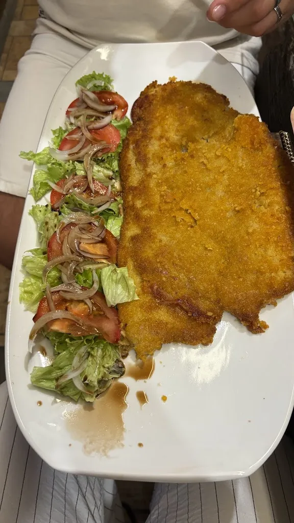 Anahí Servín_EL Escondite Del Neñu... AMBIENTE CLIMATIZADO_Ribadesella_recensione