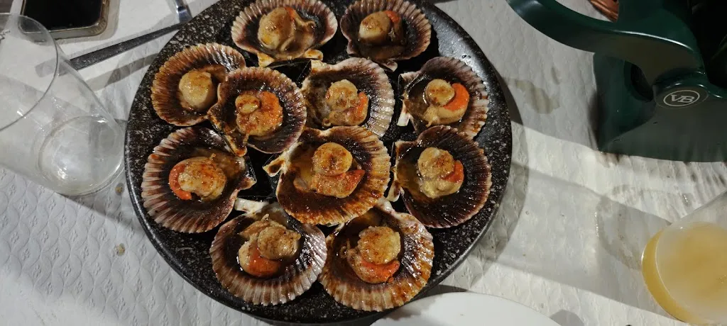 Jose Parras_EL Escondite Del Neñu... AMBIENTE CLIMATIZADO_Ribadesella_recensione