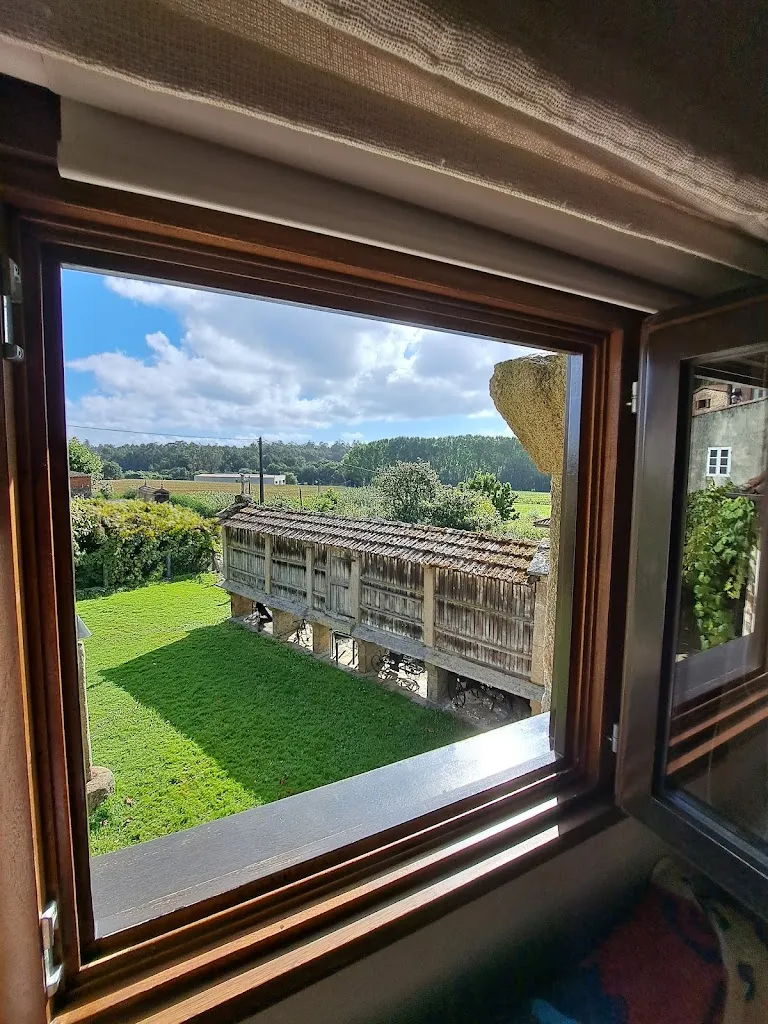 Karmen Low_Fogar Do Selmo_Dodro_review