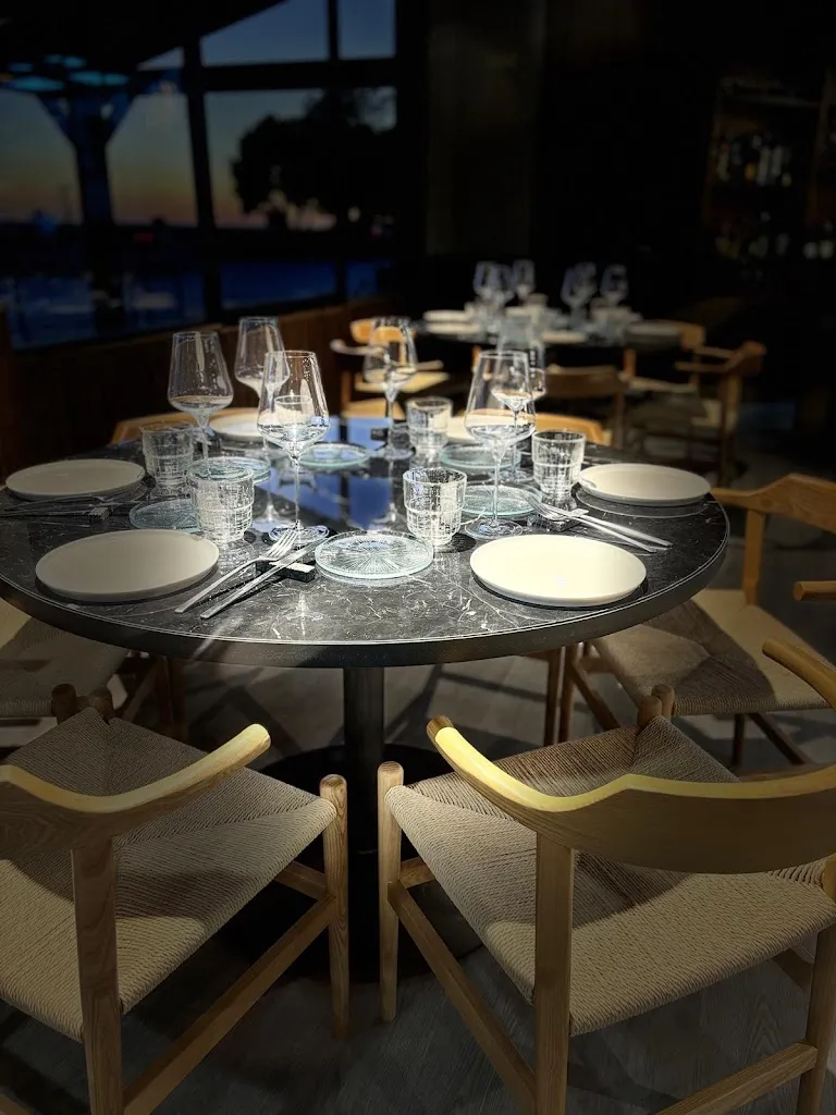 Restaurante Quercus a la parrilla restaurant in Adanero