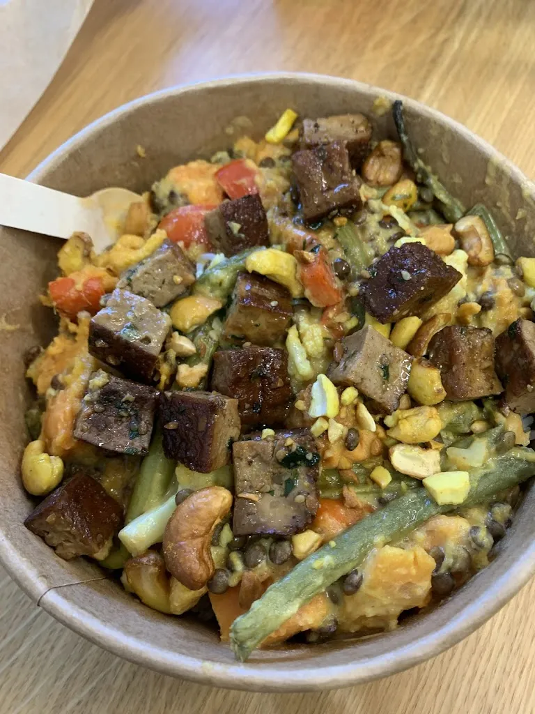 Heymi Bahar_AMA'VIDA casa Eiffel_Amavida_recensione