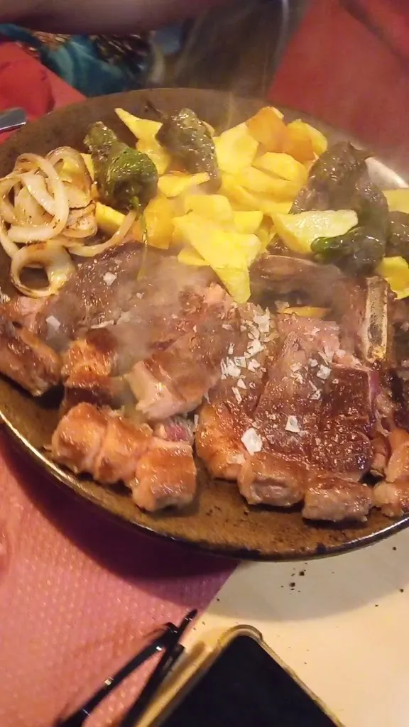 CANADA BAR_Adrada La_slider_image_2