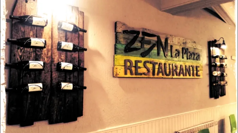 ZEN La Plaza RESTAURANTE-VINOTECA. ristorante a Adrada La