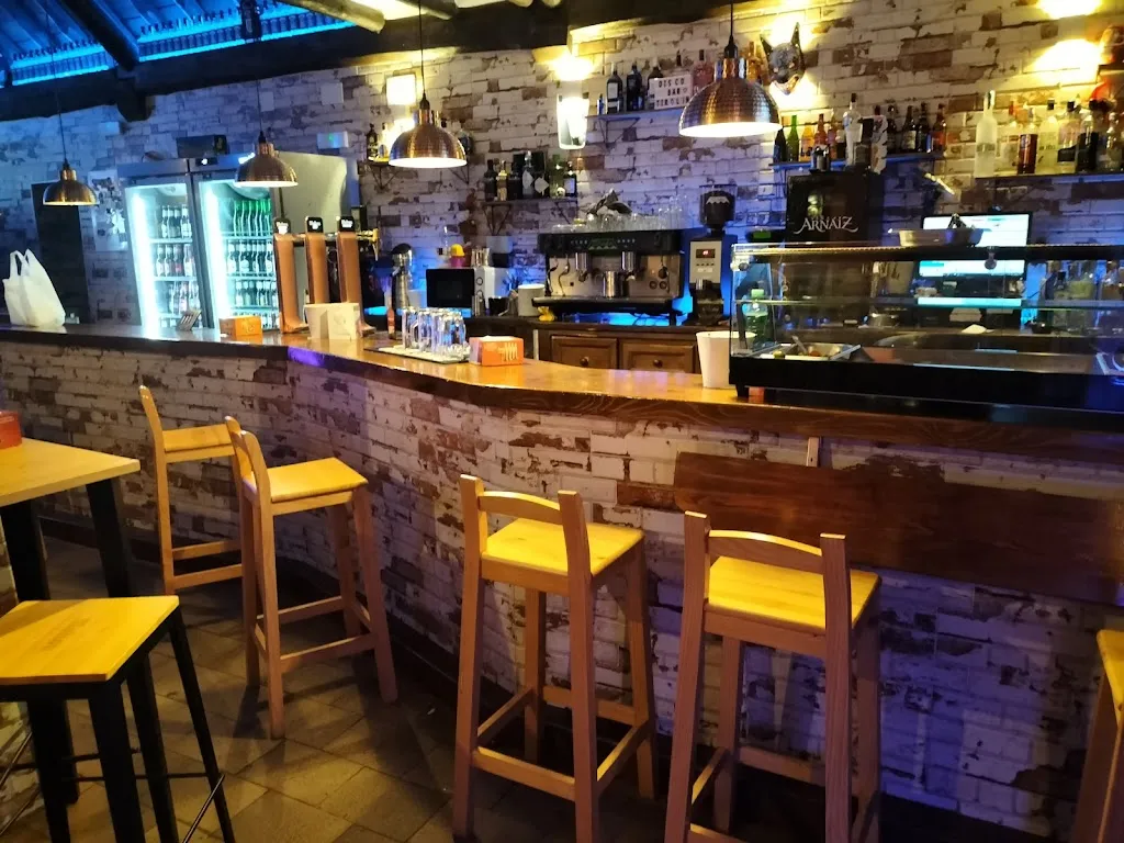 TIROLIN restaurant in Adrada La