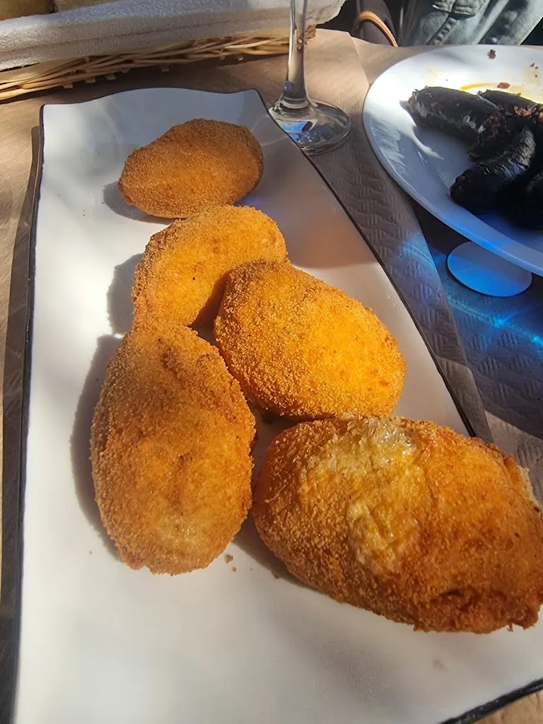 Ivan T_La Casa_Adrada La_review