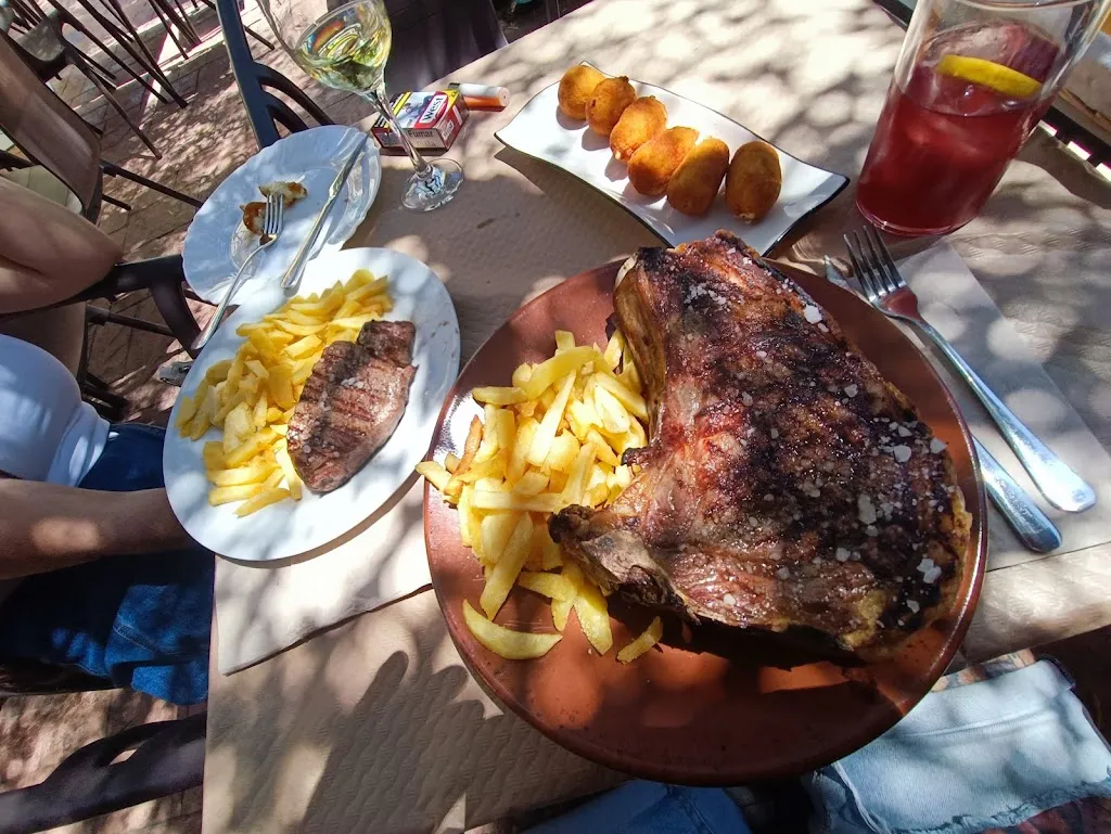 Sabas Segura_La Casa_Adrada La_review