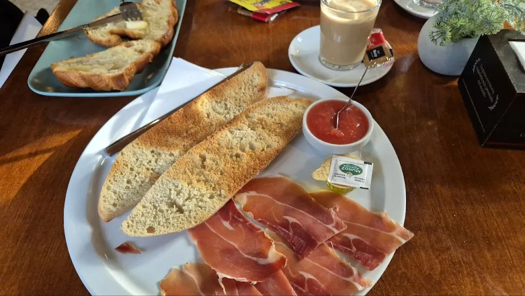 Jesus Ávila_La Nava_Adrada La_review