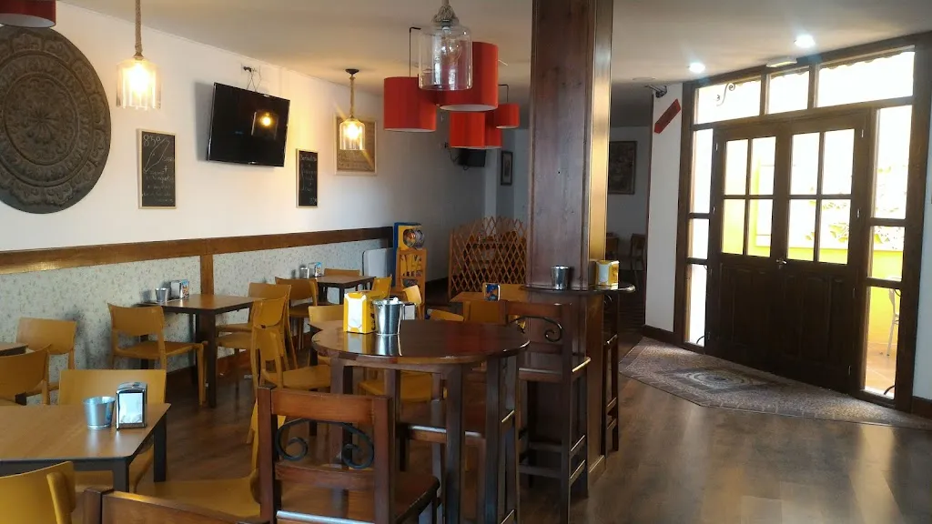 La Casona de Los Aromas restaurant in Adrada La