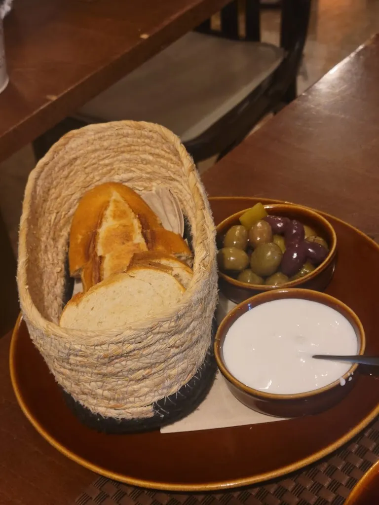 Elizabeth Dickens_Gusto Ibérico_Arenal El_review