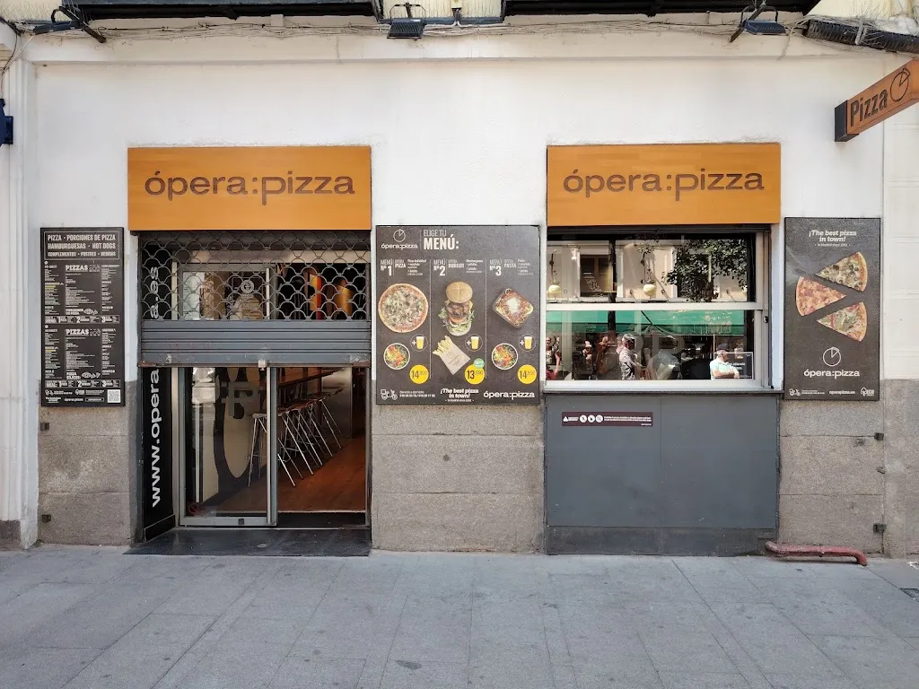 Ópera Pizza restaurant in Arenal El