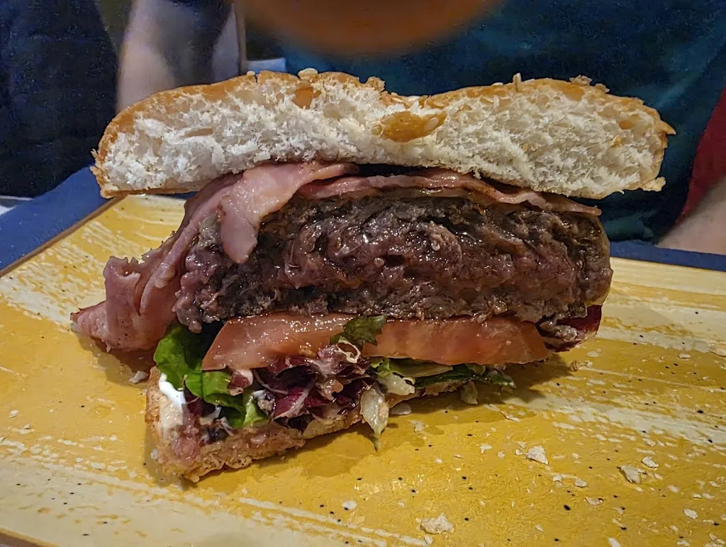 Antonia Veltcheva_El Minibar_Arenal El_review