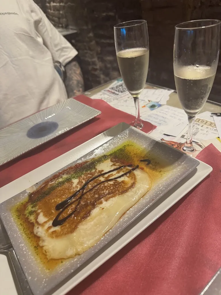 kelsie hewitt_El Minibar_Arenal El_review