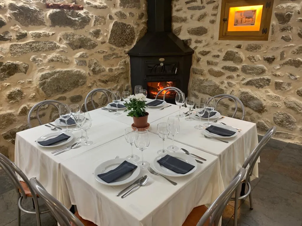 Laplaza Bar Restaurante Asador Navacepedilla de Corneja_Arevalillo_slider_image_3