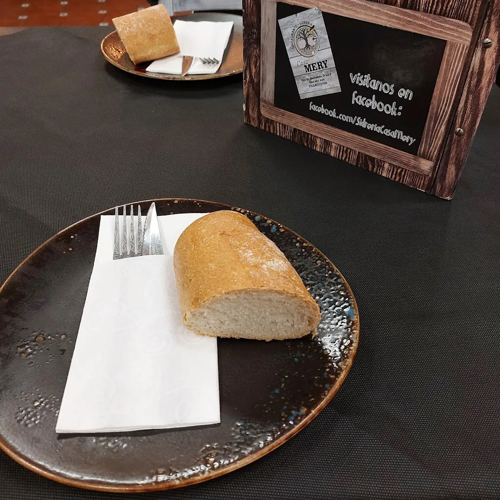 Athanasios Gkoutziotis_Casa Mery_Villaviciosa_review