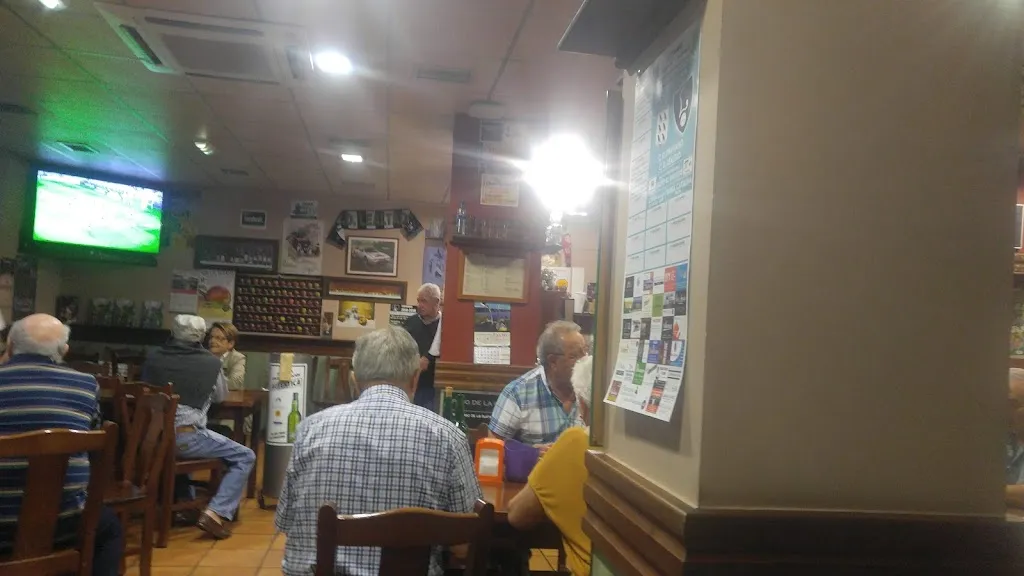 Petr Neubauer_Sidrería la Capilla_Villaviciosa_review