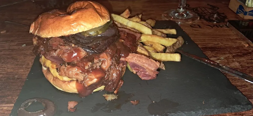 Chicho Arroyo_El Vikingo Brasas y birras // Hamburguesería en villaviciosa_Villaviciosa_review