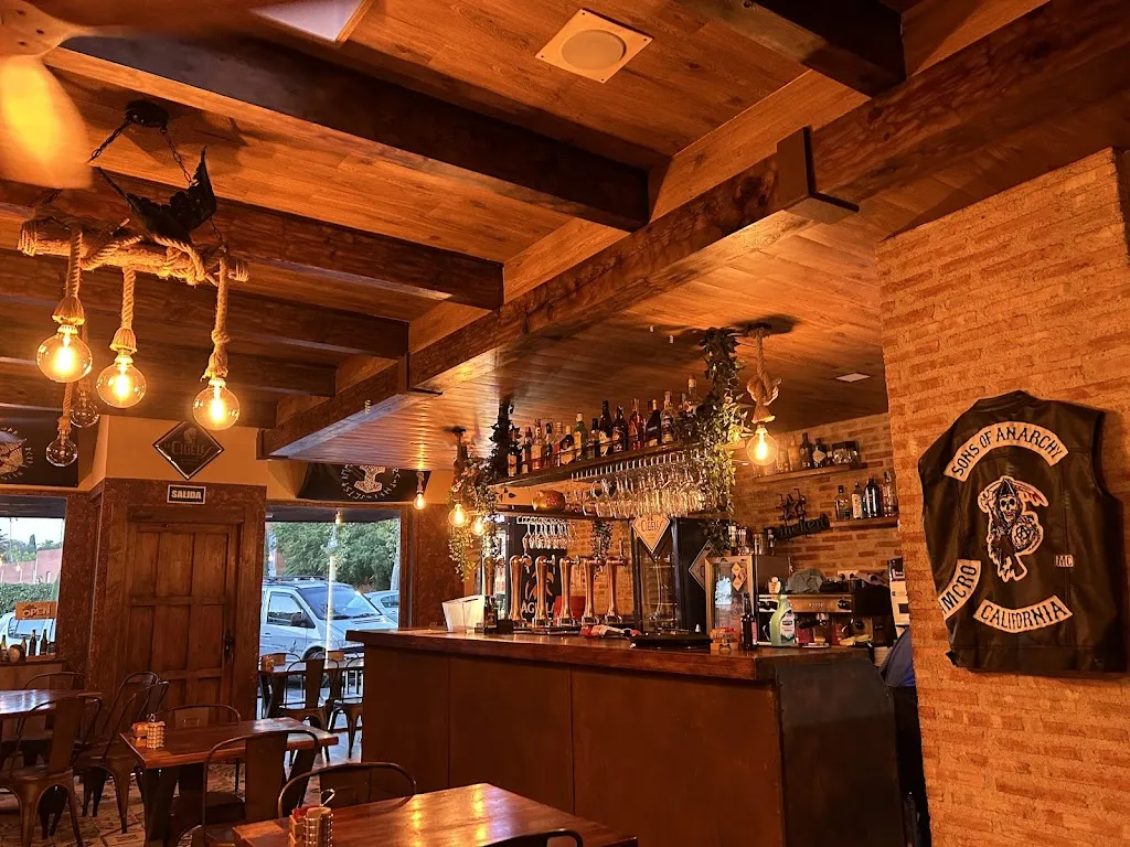 El Vikingo Brasas y birras // Hamburguesería en villaviciosa restaurant in Villaviciosa