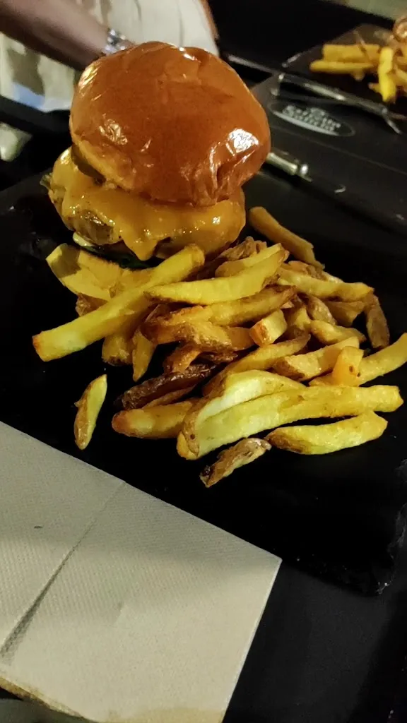 El Vikingo Brasas y birras // Hamburguesería en villaviciosa_Villaviciosa_slider_image_2