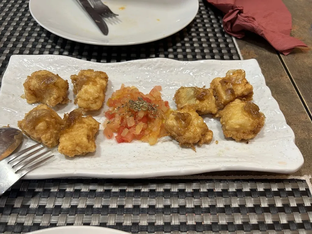 Helena E. Eden_Café-Bar Trébede_Villaviciosa_review